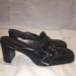 Women’s Gianni Bini Black Leather Mules